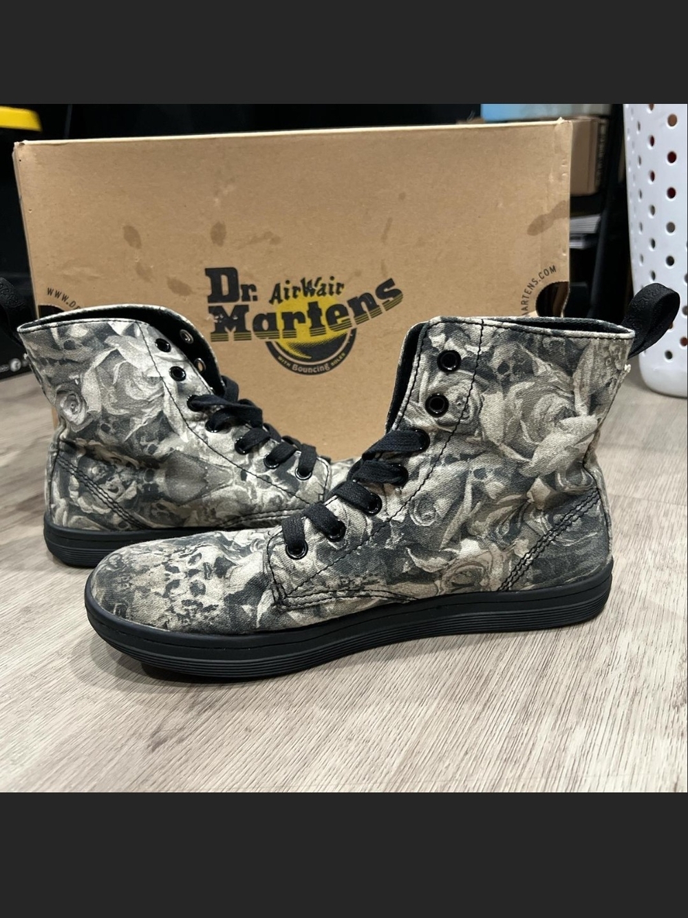 Dr. Martens AirWair Men's Skull And Roses Canvas High-Top Sneakers Size 7